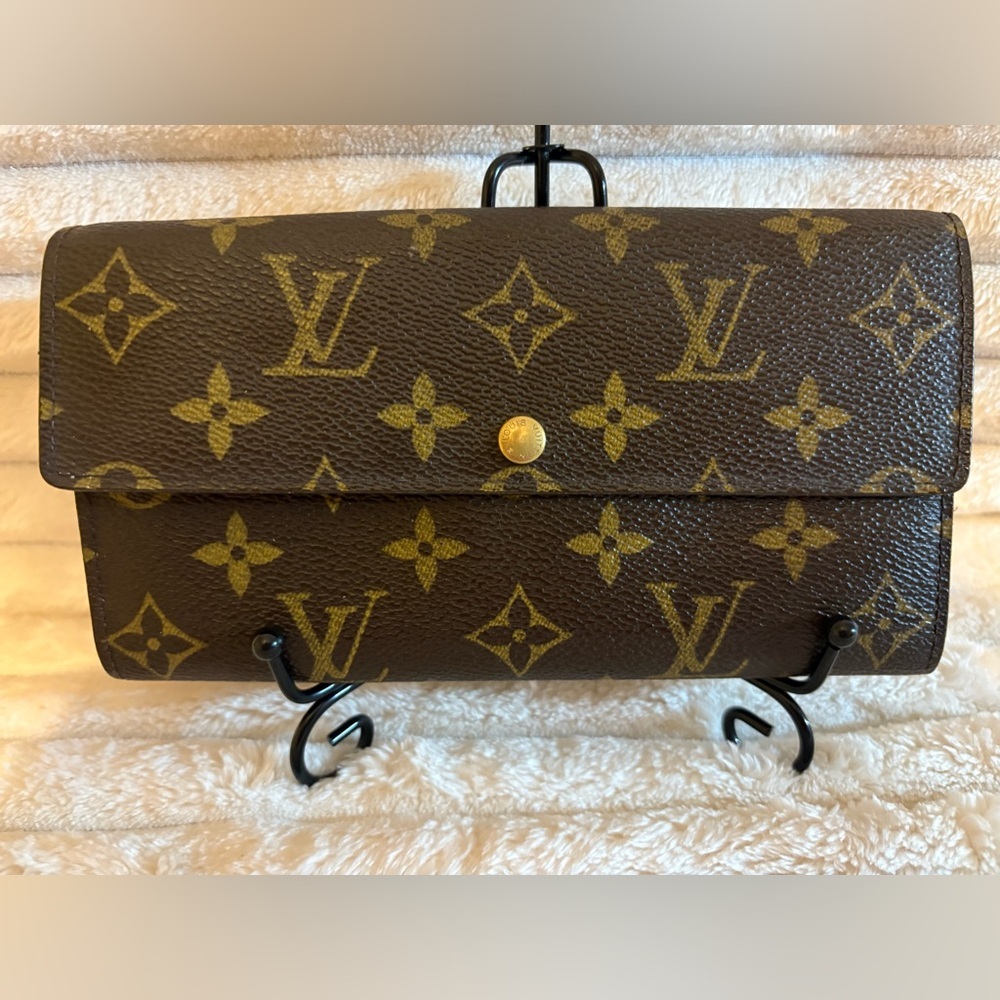 ✨ Authentic Vintage Louis Vuitton Monogram Wallet ✨
